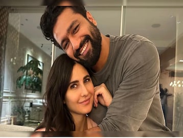 সব জল্পনায় ইতি, মা হচ্ছেন ক্যাটরিনা! ভিকির সঙ্গে বেবি বাম্পের আদুরে ছবি পোস্ট নায়িকার সব জল্পনায় ইতি, মা হচ্ছেন ক্যাটরিনা! ভিকির সঙ্গে বেবি বাম্পের আদুরে ছবি পোস্ট নায়িকার