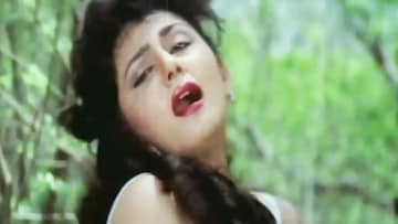 এই প্রেমের গানে আগুন ধরান অনুরাধা পড়োয়াল! সাদা পোশাকে জলে ভেজা নায়িকা তোলেন ঝড় এই প্রেমের গানে আগুন ধরান অনুরাধা পড়োয়াল! সাদা পোশাকে জলে ভেজা নায়িকা তোলেন ঝড়
