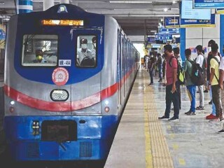 মেট্রো ;সুড়ঙ্গে জল জমায় বন্ধ থাকল মেট্রো পরিষেবা