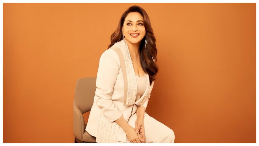 তিনি শুধু অভিনয় নয়, সেই সঙ্গে একজন দারুণ নৃত্য শিল্পী। কী এবার আন্দাজ করতে পারছেন নিশ্চয় কার কথা বলা হচ্ছে? 