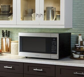 মাইক্রোওয়েভের গন্ধ, চিটচিটে ভাব পুরোপুরি উধাও হবে শুধু একটি পাতিলেবু দিয়েই! রইল টিপস্