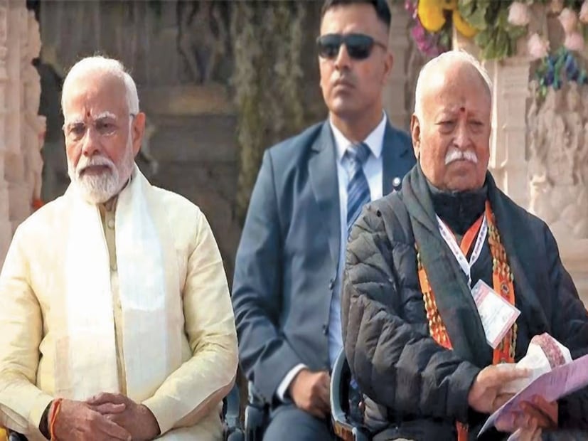 বুধবার নাগপুরে সংঘের প্রবীণ নেতা মোরোপান্ত পিংলেকে নিয়ে বই প্রকাশ অনুষ্ঠানে ভাগবত বলেন, ‘‘৭৫ বছর বয়সে সংবর্ধনা নেওয়া মানে, সরে যাওয়ার বার্তা।’’রাজনৈতিক মহলের মতে, এই মন্তব্য সরাসরি মোদিকে উদ্দেশ্যে করেই বলা। কারণ, আগামী ১৭ সেপ্টেম্বর ৭৫ বছরে পা দেবেন প্রধানমন্ত্রী। তাঁরই তৈরি নিয়ম অনুযায়ী, বিজেপি বা সংঘে ৭৫ পার হলে দায়িত্ব ছেড়ে দিতে হয়।