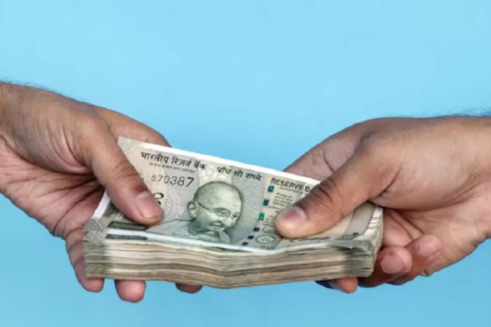 পরীক্ষায় পাশ করিয়ে দেওয়ার নাম করে হাজার হাজার টাকার প্রতারণা, বাংলার কলেজে নতুন ফাঁদ!