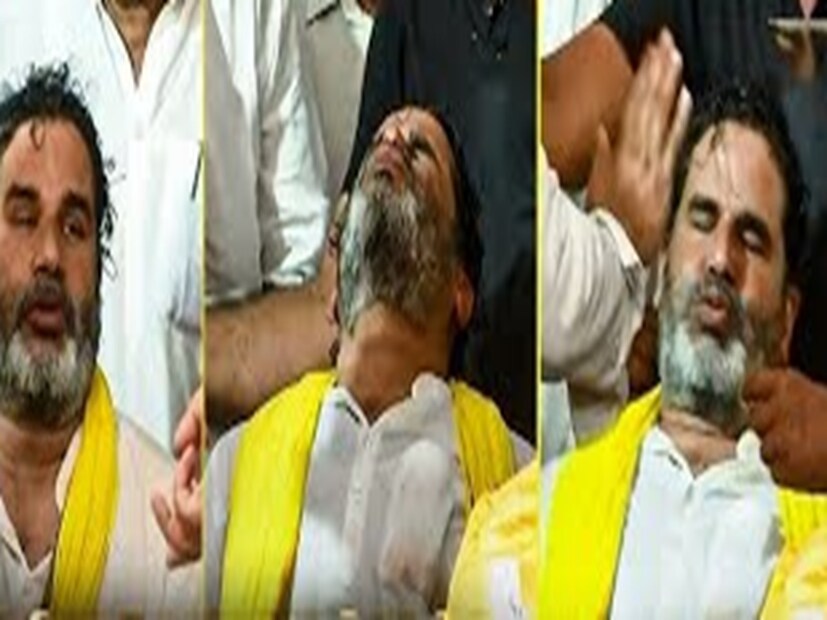 এরপরই মঞ্চের একদিকে তুলে নিয়ে যাওয়া হয় তাঁকে। সেখান থেকে চিকিৎসার জন্য পটনা নিয়ে যাওয়া হয়। ঘটনাটি ঘটেছে গত শুক্রবার, বিহারের আরায়। 