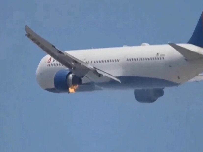 Aviation A2Z এর একটি রিপোর্ট অনুযায়ী, Flight DL446, একটি ২৪ বছরের পুরনো বিমান। বোয়িং 767-400 (রেজিস্ট্রেশন N836MH) বিমানটি লস অ্যাঞ্জেলেস ইন্টারন্যাশনাল এয়ারপোর্ট থেকে যাত্রা শুরুর পরেই ক্রু-রা ইঞ্জিনে আগুনের শিখা দেখতে পান। ভিডিও ফুটেজে দেখা গিয়েছে, মাঝ আকাশে বিমানের বাম ইঞ্জিন থেকে আগুন বের হচ্ছে।