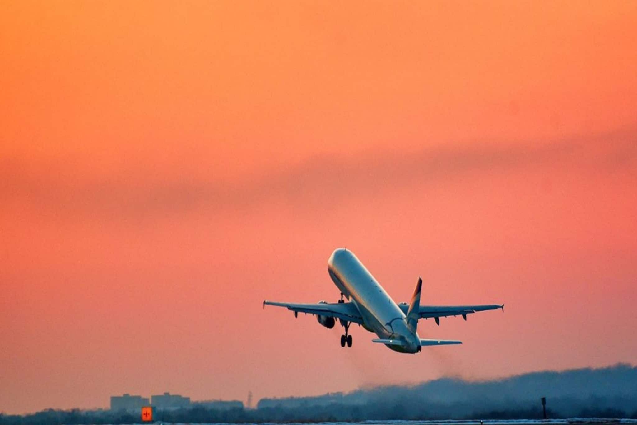 নিজের পায়ে কুড়ুল মেরে এখন হাত কামড়াচ্ছে পাকিস্তান! আকাশসীমা বন্ধ রেখে ২ মাসে কোটি কোটি টাক