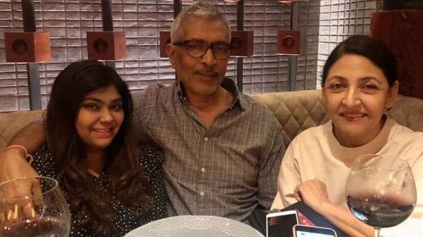 প্রকাশ ঝায়ের সঙ্গে অভিনেত্রী দীপ্তি নাভালের বিয়ে হয়। কিন্তু তারপরেও তিনি একটি কন্যা সন্তান দত্তক নেওয়ার কথা ভাবছিলেন। একদিন তিনি সাহস করে তাঁর স্ত্রীকে বলেছিলেন যে তিনি একটি কন্যা সন্তান দত্তক নিতে চান। প্রথম থেকে সব কিছু ঠিক ছিল, কিন্তু প্রকাশ এবং দীপ্তির সন্তান হয়নি৷ ৮ মাসে দীপ্তির গর্ভপাত হয়৷ সেই সময়টা এতটাই খারাপ কাটে যে তাঁদের সম্পর্ক ক্ষতিগ্রস্ত হয়, দু’জনে আলাদা হয়ে যান৷   