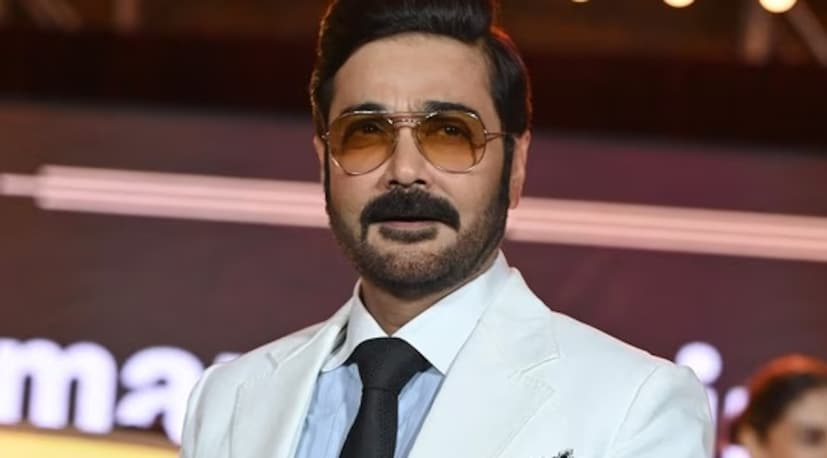 মুম্বইয়ে চলছিল মালিক ছবির প্রেস কনফারেন্স৷ সেখানে কলকাতার এক সাংবাদিক বাংলায় প্রশ্ন করেছিলেন প্রসেনজিৎ চট্টোপাধ্যায়কে৷ তখন তিনি বলেন যে এখানে বাংলায় প্রশ্ন করার কী প্রয়োজন? ব্যাস, এই থেকে শুরু বিতর্ক৷ সোশ্যাল মিডিয়ায় ভয়ঙ্কর ট্রোলের মুখে পড়েন বুম্বাদা৷ অবশেষে মুখ খুললেন তিনি৷ 
