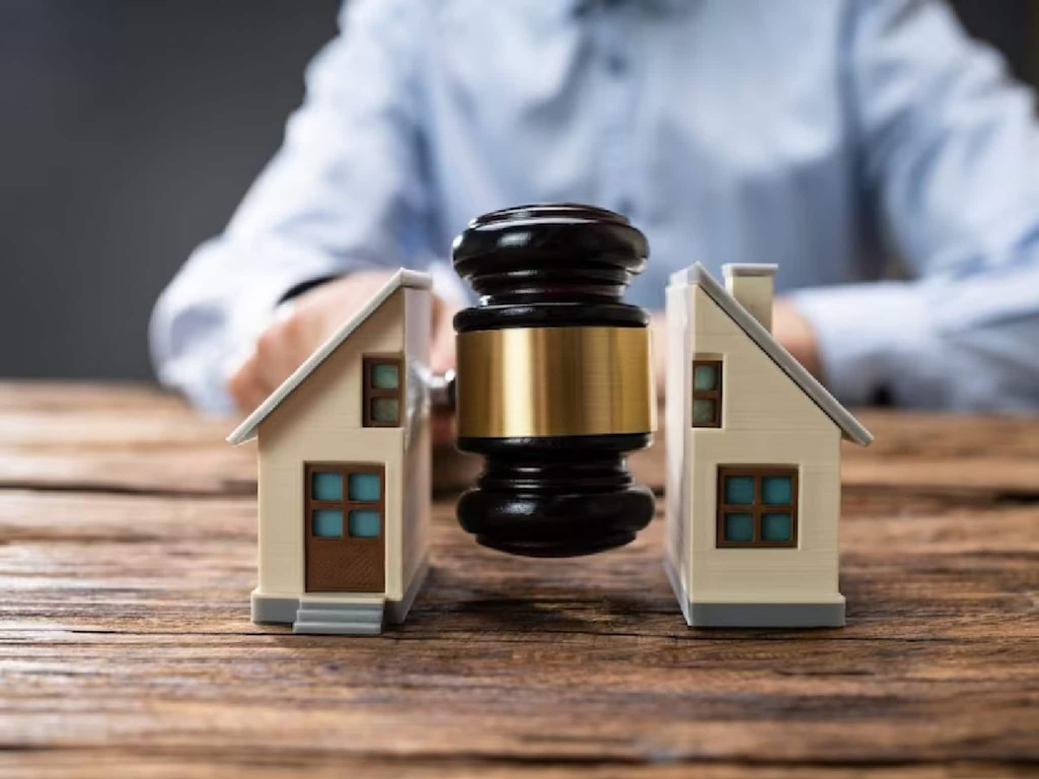 Property laws: পিতার সম্পত্তিতে ছেলেমেয়ের সমান অধিকার থাকলেও একটা শর্তে কিচ্ছু পাবেন না কন্যারা, জানাল হাই কোর্ট