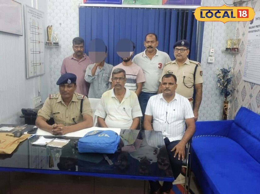 এরপর রেলওয়ে সুরক্ষা বাহিনীর কর্তারা উদ্ধার হ‌ওয়া ব্রাউন সুগার বাজেয়াপ্ত করে ধৃতদের বিরুদ্ধে মাদকদ্রব্য পাচার ও মাদক সংক্রান্ত একাধিক আইনি মামলা রুজু করে মালদা টাউন রেলওয়ে জিআরপি থানায় তুলে দেয়।