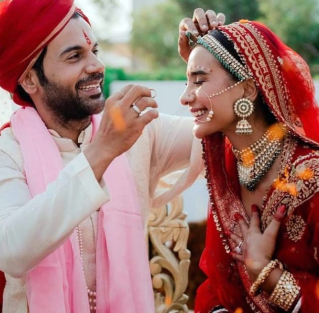 রাজকুমারের এই পোস্টে এখন সেলিব্রিটি এবং ইউজাররা তাঁদের প্রতিক্রিয়া জানিয়েছেন। সেলিব্রিটিরা এই দম্পতিকে অভিনন্দন জানাচ্ছেন। 