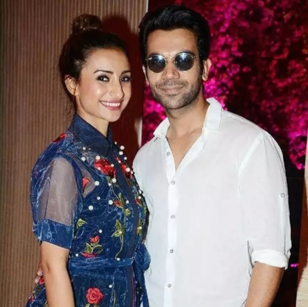 জনপ্রিয় বলিউড অভিনেতা রাজকুমার রাও এবং তার স্ত্রী পত্রলেখা ভক্তদের জন্য দারুণ খবর দিয়েছেন। যদি আপনিও এই খবরটি শুনেন, তাহলে আপনিও আনন্দে আত্মহারা হয়ে যাবেন। আপনি নিশ্চয়ই ভাবছেন এটা কী? তাহলে আপনাদের জানিয়ে রাখি যে রাজকুমার এবং পত্রলেখা শীঘ্রই বাবা-মা হতে চলেছেন। এই দম্পতি একটি পোস্টের মাধ্যমে ভক্তদের এই তথ্য দিয়েছেন। সকলেই দম্পতিকে অভিনন্দন জানাতে শুরু করেছেন।