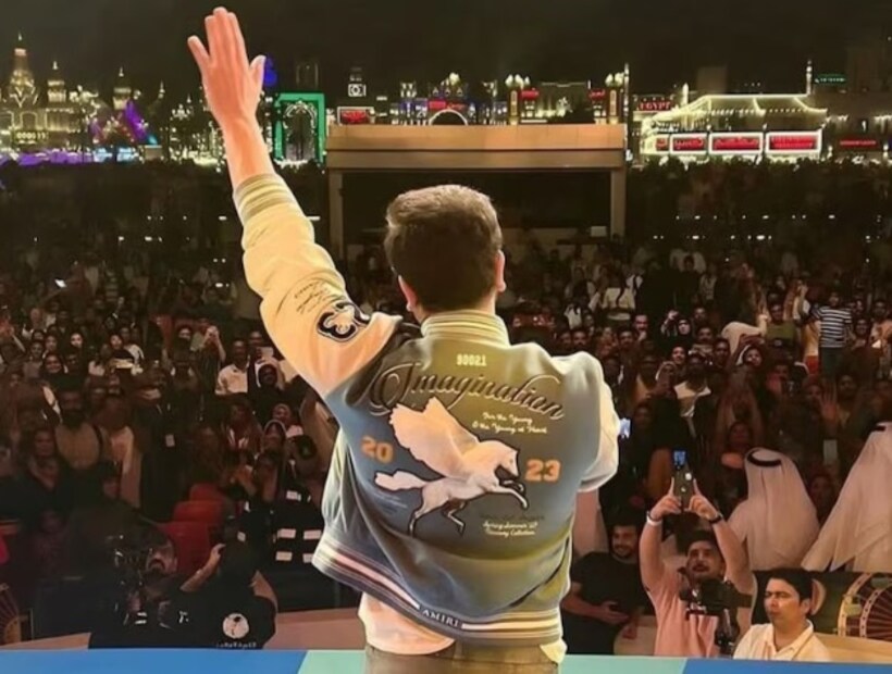 প্রথম ছবি ছিল সুপারফ্লপ। কিন্তু গত ১৮ বছরে তিনি ৩৪৫ কোটি টাকার মালিক হয়ে গেছেন। এখন প্রতি ছবিতে ১৫০ কোটি টাকা পারিশ্রমিক নেন!এবার পর্দায় তিনি রামের ভূমিকায়৷ 