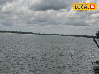 প্রবল বৃষ্টিতে নদীর জল বেড়েছে অনেকটাই