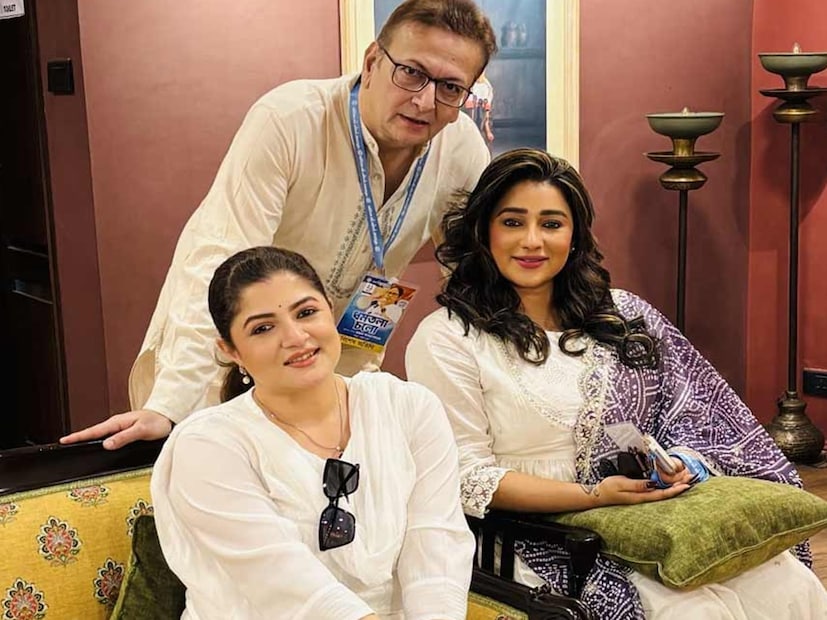 অবশেষে বিজেপি ছেড়ে দিয়েছিলেন অভিনেত্রী। অন্যজনও অনেক দিন বিজেপির সঙ্গে দূরত্ব বাড়াচ্ছিলেন। সেই তিনিও এবার ২১ জুলাইয়ের মঞ্চে।