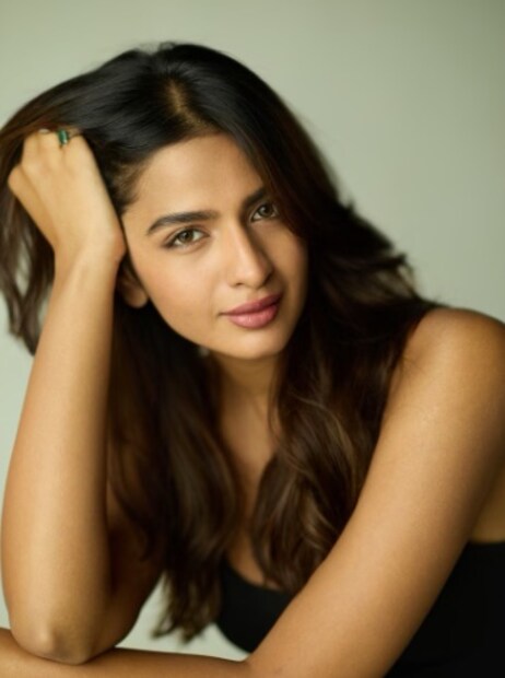  "সাইয়ারা" ছবিতে অহনের বিপরীতে রয়েছেন অনীত পদ্দা এবং এই ব্লকবাস্টার ছবিটি তৈরি করেছেন মোহিত সুরি। ছবিটি রোমান্টিক গল্পের উপর তৈরি। ইতিমধ্যে, মানুষ অহন পাণ্ডের বান্ধবীকে খুঁজে ফেলেছেন।