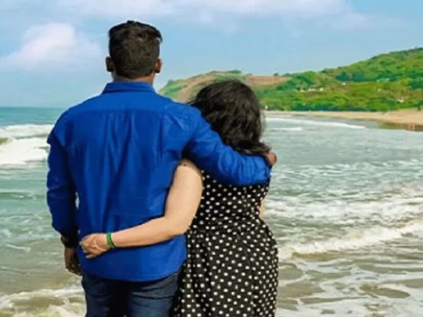 ঘটনায় শবনমের স্বামী থানায় অভিযোগ দায়ের করেন। বিয়ের মাত্র এক মাস পরে কনের এই ভাবে বাড়ি ছেড়ে পালিয়ে যাওয়ার ঘটনাটি সোশ্যাল মিডিয়াতেও তোলপাড় ফেলে দিয়েছে।