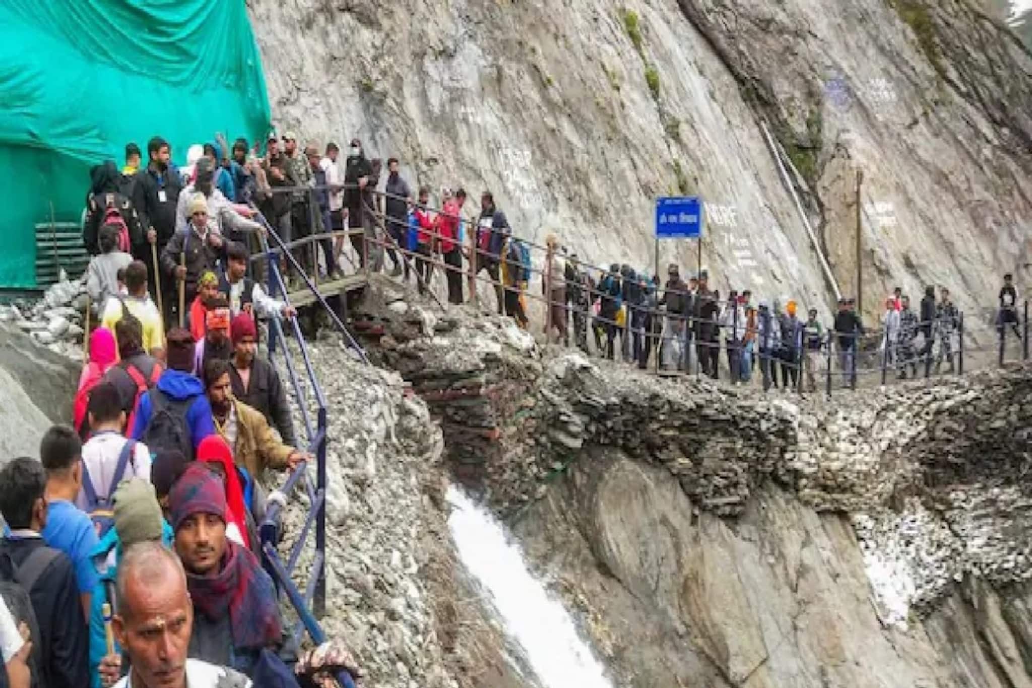 অমরনাথ যাত্রায় ব্রেক ফেল বাসের! পিছনে থাকা পর পর ৫টি বাসের সংঘর্ষে ভয়ঙ্কর দুর্ঘটনা!