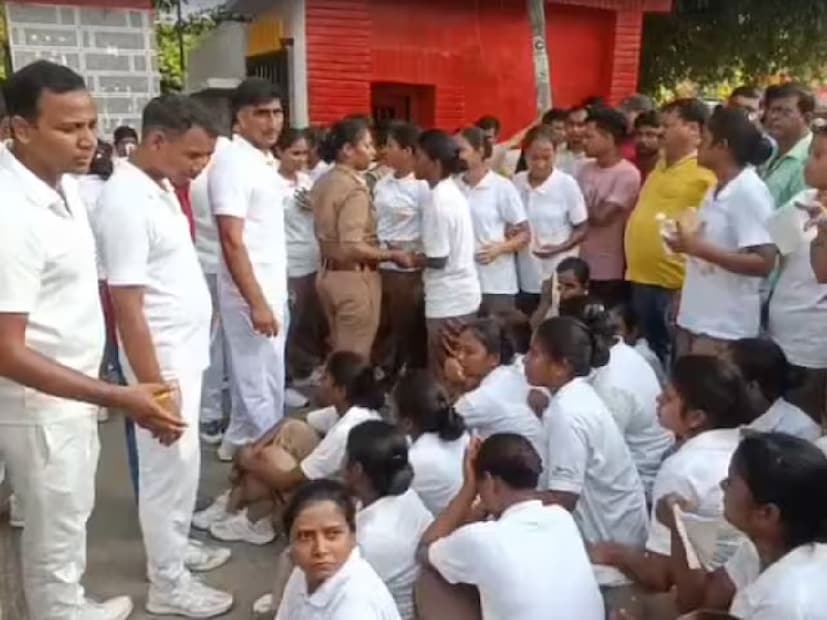 আরও দাবি করা হয়েছে যে, ট্রেনিং সেন্টারের ক্ষমতা ৩৬০ জনের, কিন্তু এখানে ৬০০ মহিলাকে রাখা হয়। এর ফলে নানা সমস্যা হচ্ছে। মহিলাদের দাবি যে যতক্ষণ সমস্যার সমাধান না হয়, তারা ট্রেনিং করবেন না।