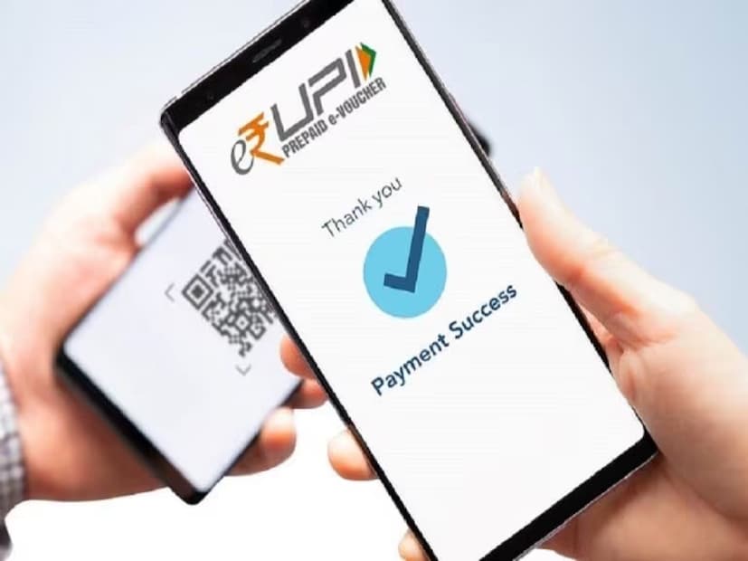 UPI-এর আসন্ন পরিবর্তন:ব্যালেন্স দেখার নতুন লিমিট:
এবার থেকে প্রত্যেকটি UPI অ্যাপে প্রতিদিন সর্বোচ্চ ৫০ বার ব্যালেন্স চেক করতে পারবেন UPI ব্যবহারকারীরা। এর অর্থ হল, কোনও ব্যবহারকারী ২টি অ্যাপে UPI ব্যবহার করলে তিনি সর্বোচ্চ ১০০ বার পর্যন্ত নিজের ব্যাঙ্ক ব্যালেন্স চেক করে নিতে পারবেন। মূলত UPI সার্ভারের উপর লোড বা চাপ কমাতেই এই সিদ্ধান্ত গ্রহণ করা হয়েছে।