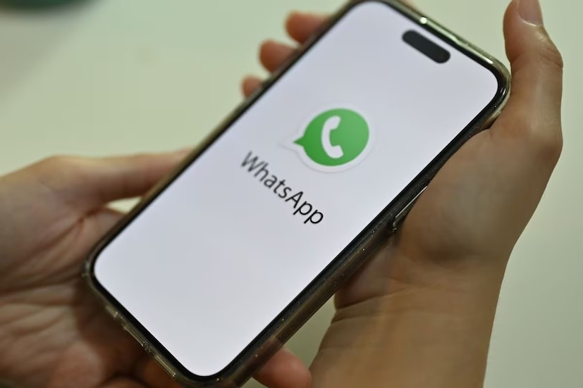 নতুন এই ফিচারের অধীনে, যখন কেউ নিজের WhatsApp প্রোফাইল ছবি পরিবর্তন করতে যেতেন বা ডিপির অপশন এডিট করতে চাইতেন, তখন এত দিন শুধুমাত্র গ্যালারি থেকে ছবি নির্বাচন করতে পারতেন। এর জন্য ব্যবহারকারীদের গ্যালারি থেকে কোনও ইমেজ বা ক্যামেরার সাহায্যে একটি নতুন ছবি ক্লিক করে আপলোড করতে হত।