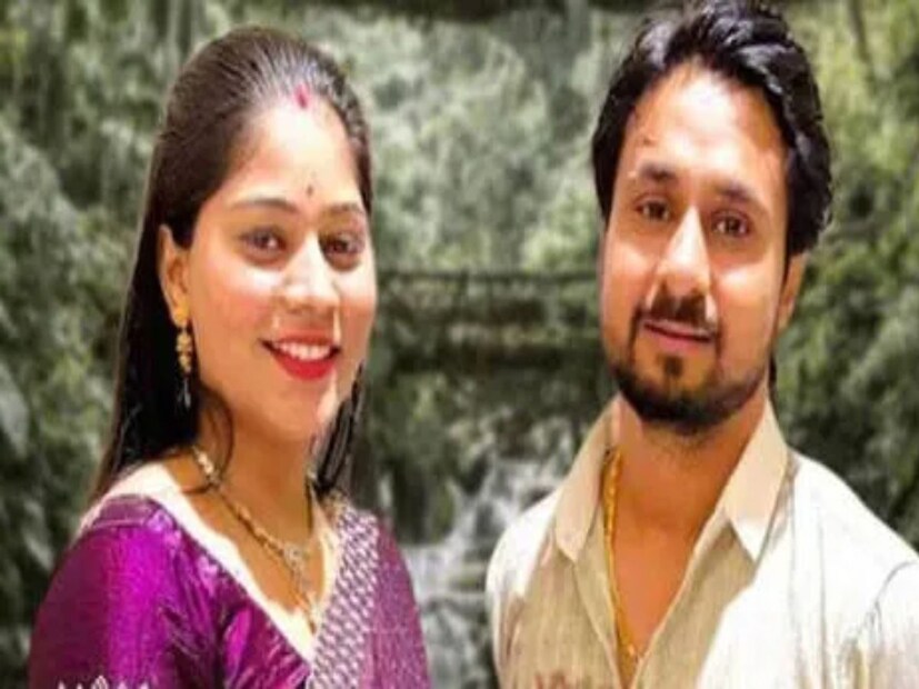 মেঘালয় হানিমুন হত্যাকাণ্ডের মূল অভিযুক্ত সোনম বর্তমানে শিলং জেলে বন্দি রয়েছে? সে জেল ওয়ার্ডেনের অফিসের কাছে দুই বিচারাধীন মহিলা বন্দির সাথে থাকে। জেল সূত্রের খবর, তার আচার আচরণে বিন্দুমাত্র অনুতাপ চোখে পড়ছে না কারও৷ 