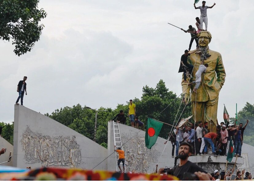 সেই বিবৃতিতে রয়েছে ভারতের উদ্দেশ্যে বার্তা৷ জুলাই-অগাস্ট আন্দোলনে হাজার হাজার সাধারণ মানুষের তথ্য, নথি সমস্ত কিছু তুলে ধরা হয়েছে সেই বিবৃতিতে৷ তারপর ভারতের উদ্দেশ্যে লেখা হয়েছে...