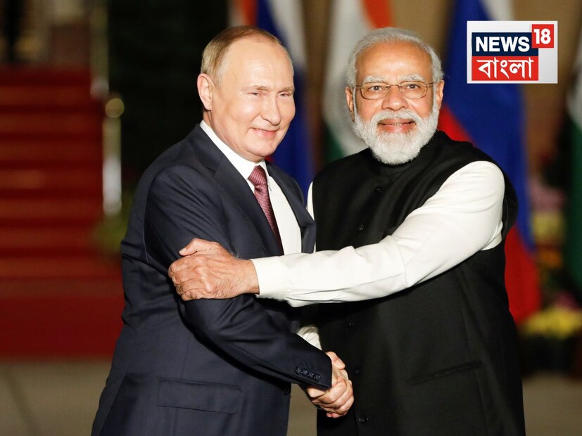 ভারত, এর আগে মধ্যপ্রাচ্য থেকে অপরিশোধিত তেল আমদানি করেলেও, ২০২২ সালের ফেব্রুয়ারিতে ইউক্রেন যুদ্ধ শুরুর পরপরই রাশিয়া থেকে বিপুল পরিমাণ তেল আমদানি শুরু করে। এর মূল কারণ ছিল পশ্চিমি নিষেধাজ্ঞা৷ পশ্চিমি দেশগুলি রাশিয়া থেকে তেল কেনায় নিষেধাজ্ঞা জারি করায় রাশিয়া থেকে অনেক বেশি ছাড়ে অপরিশোধিত তেল কিনতে পারে ভারত৷ 