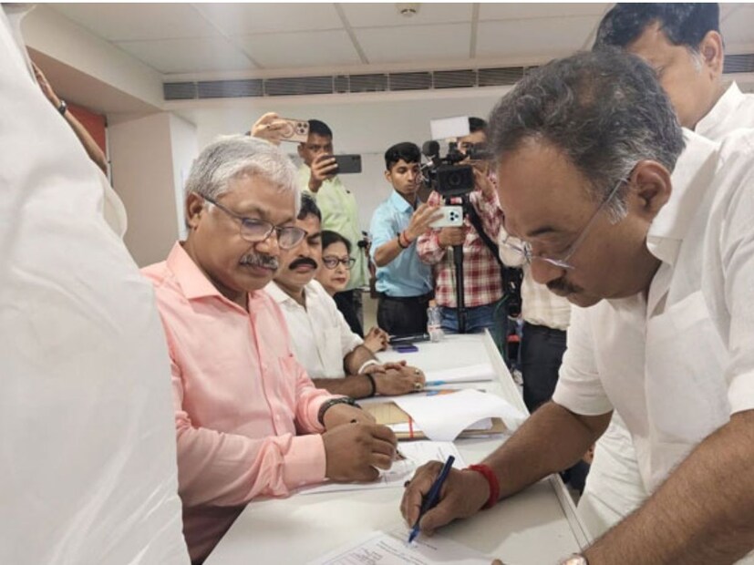দলের প্রতি শমীকের আনুগত্য এর প্রধান কারণ। পাশাপাশি শমীকের নিপাট বাঙালি ভদ্রলোকের ভাবমূর্তিও এক্ষেত্রে ফ্যাক্টর বলে মনে করা হচ্ছে। বাংলা সাহিত্য ও সংস্কৃতি সম্পর্কে তাঁর জ্ঞান এবং বাংলা বিজেপির তথাকথিত গোষ্ঠীদ্বন্দ্ব থেকে তাঁর ভাবমূর্তি আলাদা।