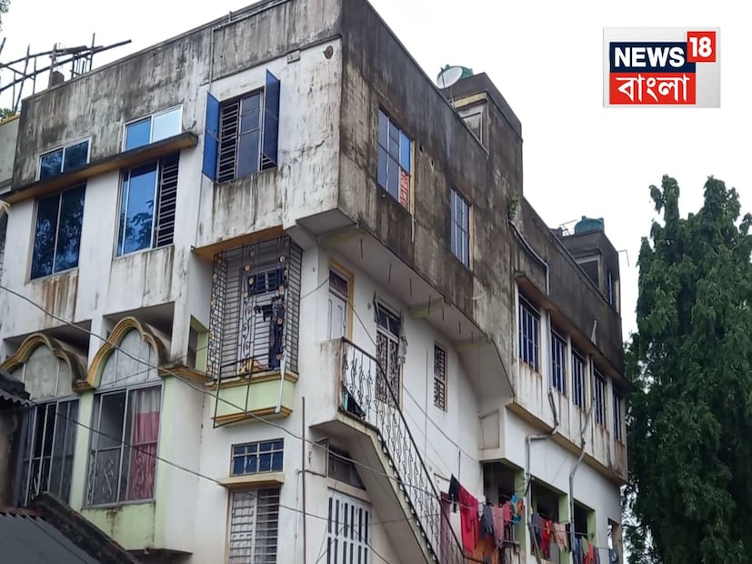 দক্ষিণবঙ্গ: বর্ধমানের মেমারিতে পাক গুপ্তচর৷ তা-ও একজন নয়, দু’দু জন৷ কী ভাবে তারা পড়ল পক গুপ্তচর সংস্থা ISI-এর খপ্পড়ে৷ এবার তদন্তকারীদের হাতে একে একে সামনে আসছে তথ্য৷ জানা গিয়েছে, রাকেশ ও মুকেশ গুপ্তাকে হাতে পেতে হানিট্র্যাপে ফেলেছিল পাক গুপ্তচর সংস্হা! তদন্তে এমন সম্ভাবনা ক্রমশ জোড়াল হচ্ছে। 