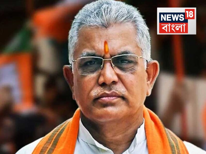 তাঁর দাবি ছিল, দলের কেন্দ্র অথবা রাজ্য নেতৃত্বের তরফে তাঁকে এখনও আমন্ত্রণ জানানো হয়নি। দুর্গাপুরের স্থানীয় কর্মীদের ডাকে সাড়া দিয়েই তিনি যাচ্ছেন — ‘আগের দিনই দুর্গাপুর চলে যাব। ওখানকার কর্মীরা আমাকে আমন্ত্রণ জানিয়েছেন। মঞ্চে থাকব কি না বলতে পারছি না। প্রধানমন্ত্রীর সভায় অনেক প্রোটোকল থাকে। মঞ্চে উঠতে বললে উঠব। নইলে কর্মীদের সঙ্গে বসেই প্রধানমন্ত্রীর ভাষণ শুনব।’ 