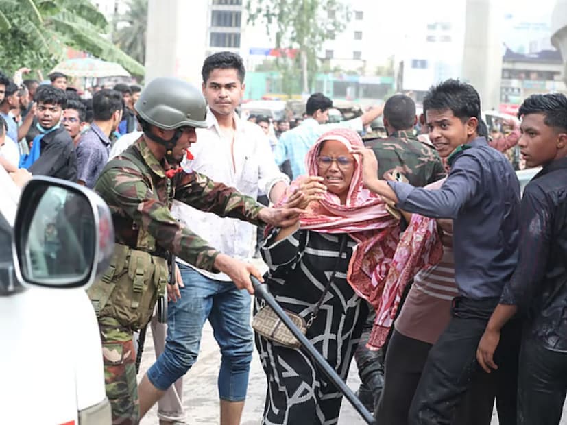 বাংলাদেশ বিমান দুর্ঘটনায় পাইলট ফ্লাইট লেফটেন্যান্ট মো. তৌকির ইসলাম মারা গেছেন। তিনি যান্ত্রিক ত্রুটি আঁচ করার পরে বিমানটিকে ঘনবসতি থেকে জনবিরল জায়গায় নিয়ে যাওয়ার চেষ্টা করেছিলেন৷