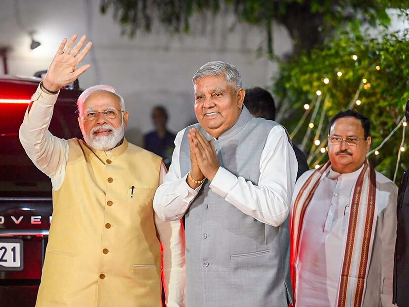 আজীবন আরএসএসের সদস্য জগদীপ ধনখড়কে পশ্চিমবঙ্গের ২০১৯ এর লোকসভা নির্বাচনের ঠিক আগে এ রাজ্যের রাজ্যপালের দায়িত্ব দেওয়া হয়৷ একুশের বিধানসভা নির্বাচন মিটে যাওয়ার পরে দেশের উপ রাষ্ট্রপতি হিসাবে ঘোষণা করা হয় ধনখড়ের নাম৷ এর মাঝে মমতা বন্দ্যোপাধ্যায়ের সরকারের সঙ্গে পদে পদে সংঘাতের ঘটনা ঘটেছিল তাঁর৷ 