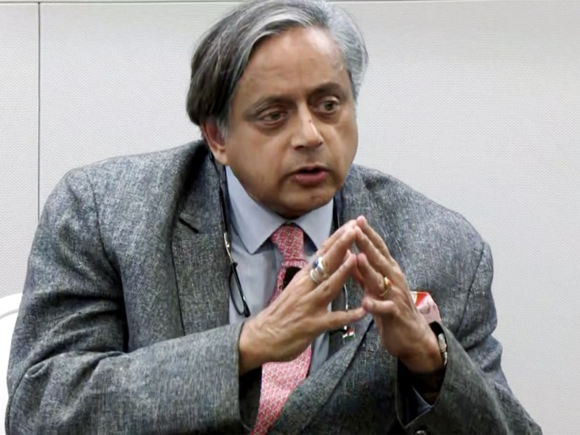 সোশ্যাল মিডিয়ায় কংগ্রেস সাংসদ শশী থারুরের নাম নিয়ে ব্যাপক আলোচনা হচ্ছে। একজন সিনিয়র সাংবাদিক সোশ্যাল মিডিয়া এক্স-এ পোস্ট করার পর জল্পনা আরও তীব্র হয়ে ওঠে, 
