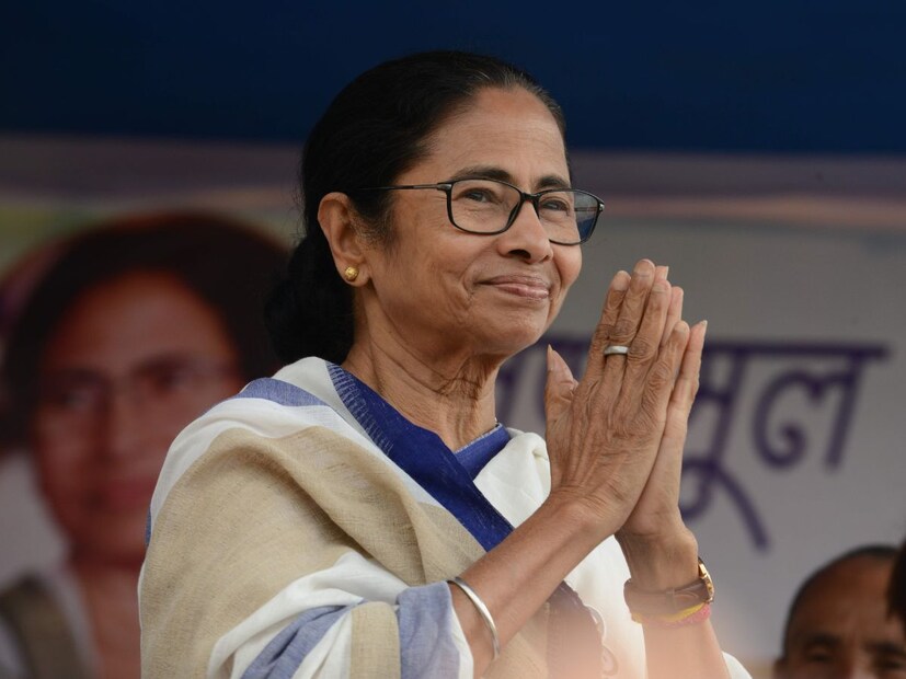 ২০২৬-এর নির্বাচনের আগে বাংলা অস্মিতায় শান দিয়ে আসরে নেমেছে তৃণমূল। দুয়ারে সরকার প্রকল্পে রাজ্যের মানুষের সুবিধে হয়েছে। তবে এবার গ্রাম স্তরের জন্য আরও স্পেশিফিক একটি নতুন সংকল্প শুরু করতে চলেছে রাজ্য সরকার। আমাদের পাড়া, আমাদের সমাধান’। 
