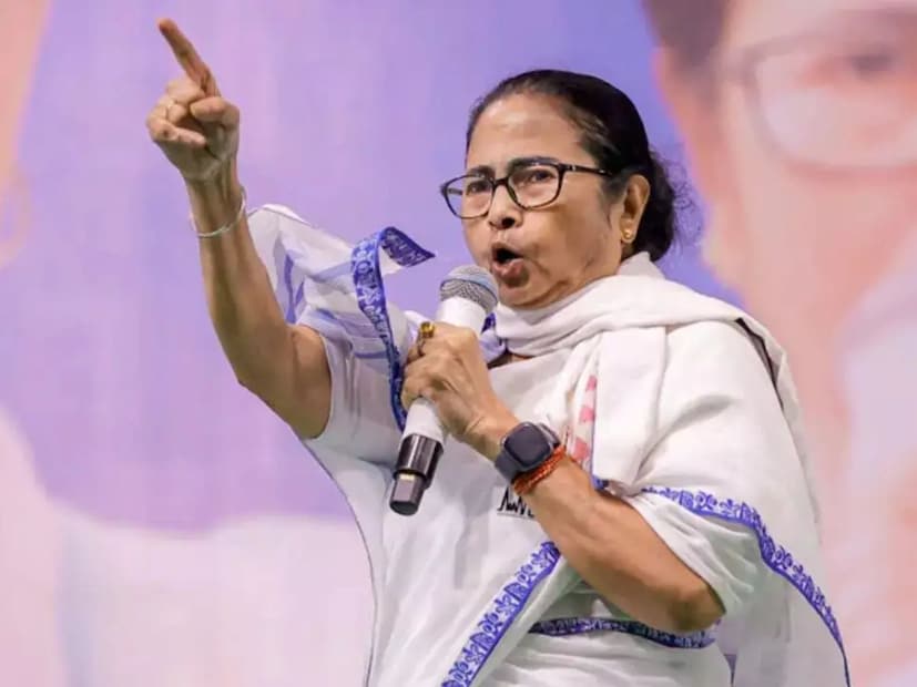 টার্গেট ২০২৬। ২০২৬ কে পাখির চোখ করে একাধিক কর্মসূচি নিতে শুরু করেছে রাজ্যের প্রধান বিরোধী দল বিজেপি। বুথ স্তরে নেতারা গিয়ে ভিত শক্ত করার কাজে মন দিয়েছেন। শাসক দলের বিরুদ্ধে তৈরি করছে একাধিক ইস্যু।