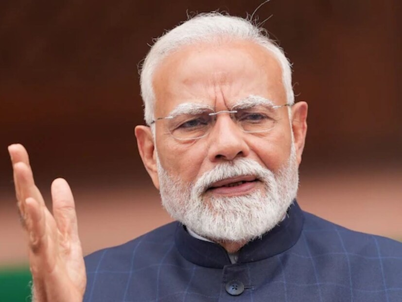 ট্রাম্পের আসল লক্ষ্য কী?ডোনাল্ড ট্রাম্পের নীতি স্পষ্টতই 'আমেরিকা ফার্স্ট'-এর উপর ভিত্তি করে নির্ধারিত রয়েছে৷ এই ভাবে দক্ষিণ-পূর্ব এশিয়ার রাজনৈতিক পরিস্থিতির উপরে নিয়ন্ত্রণ তৈরি করতে চাইছে ট্রাম্প৷ পাকিস্তানের সঙ্গে তৈল চুক্তি তৈরি করে আমেরিকাকে লাভবান করার চেষ্টা করছে ট্রাম্প। পাশাপাশি, আমেরিকার ‘শত্রু’ ইরান এবং রাশিয়ার থেকে তেল কেনা নিয়েও ভারতের উপরে ক্ষুব্ধ তিনি৷ 