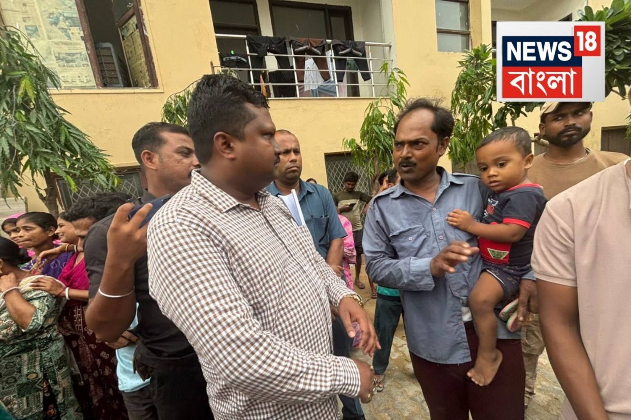 বাংলা বললেই ‘ডিটেনশন ক্যাম্পে’? বাংলাদেশি সন্দেহে আটকে, বাঙালি শ্রমিকদের সঙ্গে দেখা