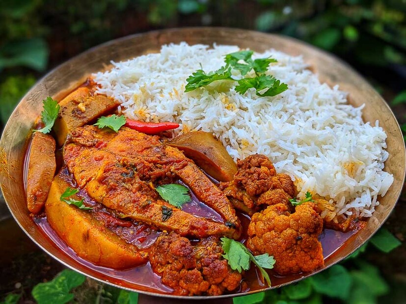 কিন্তু মাছ তো খান, কোন মাছে পুষ্টির পারা বেশি আর কোন মাছ শুধুই স্বাদে সেরা সেই খবর কি রাখেন? নাকি কিছু না জেনেই বাজারে গিয়ে থলে ভরে ফেলেন চেনা মাছে?