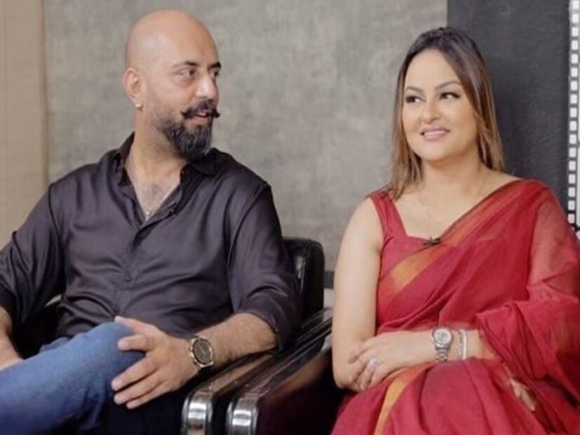  ১৯৯৭ সালে জাভেরিয়া নিজের তুতো ভাই শামুন আব্বাসির সঙ্গে প্রথমবার বিয়ের পিঁড়িতে বসেছিলেন। ১৩ বছর একসঙ্গে কাটানোর পর ২০১০ সালে তাঁদের বিচ্ছেদ হয়। তাঁদের কন্যা আনজিলা নিজেও একজন অভিনেত্রী। বিবাহের প্রায় ১৪ বছর পর দ্বিতীয় বারের জন্য ৫১ বছর বয়সে ব্যবসায়ী আদিল হায়দরের সঙ্গে গাঁটছড়া বাঁধেন জাভেরিয়া। একটি সাক্ষাৎকারে তিনি নিজের দ্বিতীয় বিয়ের প্রসঙ্গে মুখ খুলেছিলেন। জানান, তাঁর বিয়ের অনুষ্ঠানে যোগ দিয়েছিলেন তাঁর কন্যার শ্বশুরবাড়ির সদস্যরাও। শুধু জাভেরিয়ারই নয়, এটা আদিল হায়দরেরও দ্বিতীয় বিয়ে ছিল। আদিল সাক্ষাৎকারে বলেন , “আমরা এখনও পর্যন্ত স্বামী-স্ত্রী হইনি। আমরা আপাতত বন্ধুই আছি।” 