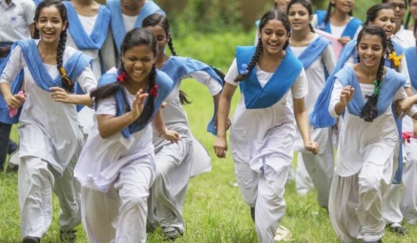  "আমার গর্ব হচ্ছিল সেদিন ইউনাইটেড নেশন ফোরামের স্টেজে দাঁড়িয়েছিলাম। সেদিন গর্বে আমার বুকটা ভরে গিয়েছিল। মেয়েরা কী না করতে পারে, শুধু পড়াশোনা নয়, তাঁরা নিজেদের পায়ে দাঁড়িয়ে বড় হয়েছে। ২০১১ সালের পর এই প্রোগ্রামটা করার পরে আজ মেয়েদের ড্রপ out হয়েছে শূন্য, শূন্য। আজ গর্ব করার নেই মেয়েরা দেখিয়ে দিয়েছে। প্রাইমারি স্কুলে ড্রপ আউট শূন্য শূন্য।