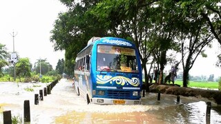 মূল সড়কেও জল থৈ থৈ অবস্থা
