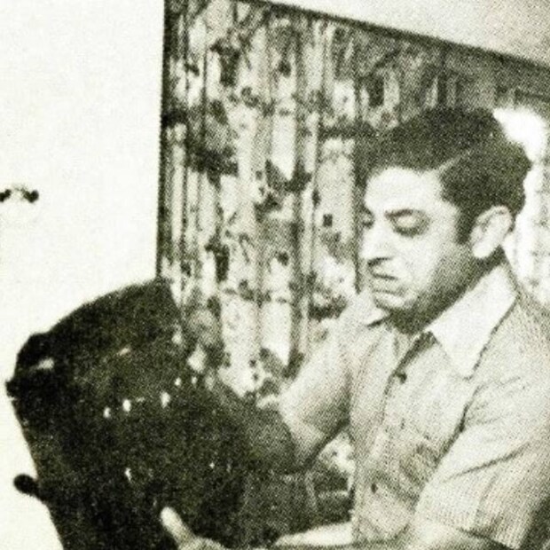  ভারতীয় নৌবাহিনীর ক্যাপ্টেন মদনমোহন চোপড়ার কন্যা এবং পুত্র ছিল গীতা এবং সঞ্জয়। দিল্লির ধৌল কুয়ান এলাকায় নৌবাহিনীদের সরকারি বাসভবনে পরিবার নিয়েই থাকতেন মদনমোহন।<br />১৯৭৮ সালের সেই অভিশপ্ত ২৬ অগাস্ট রেডিও-তে অনুষ্ঠানে যাওয়ার কথা ছিল ভাই-বোনের। অনুষ্ঠান শেষে রাত ৯টা নাগাদ তাঁদের আনতে যাওয়ার কথা ছিল মদনমোহনের।
