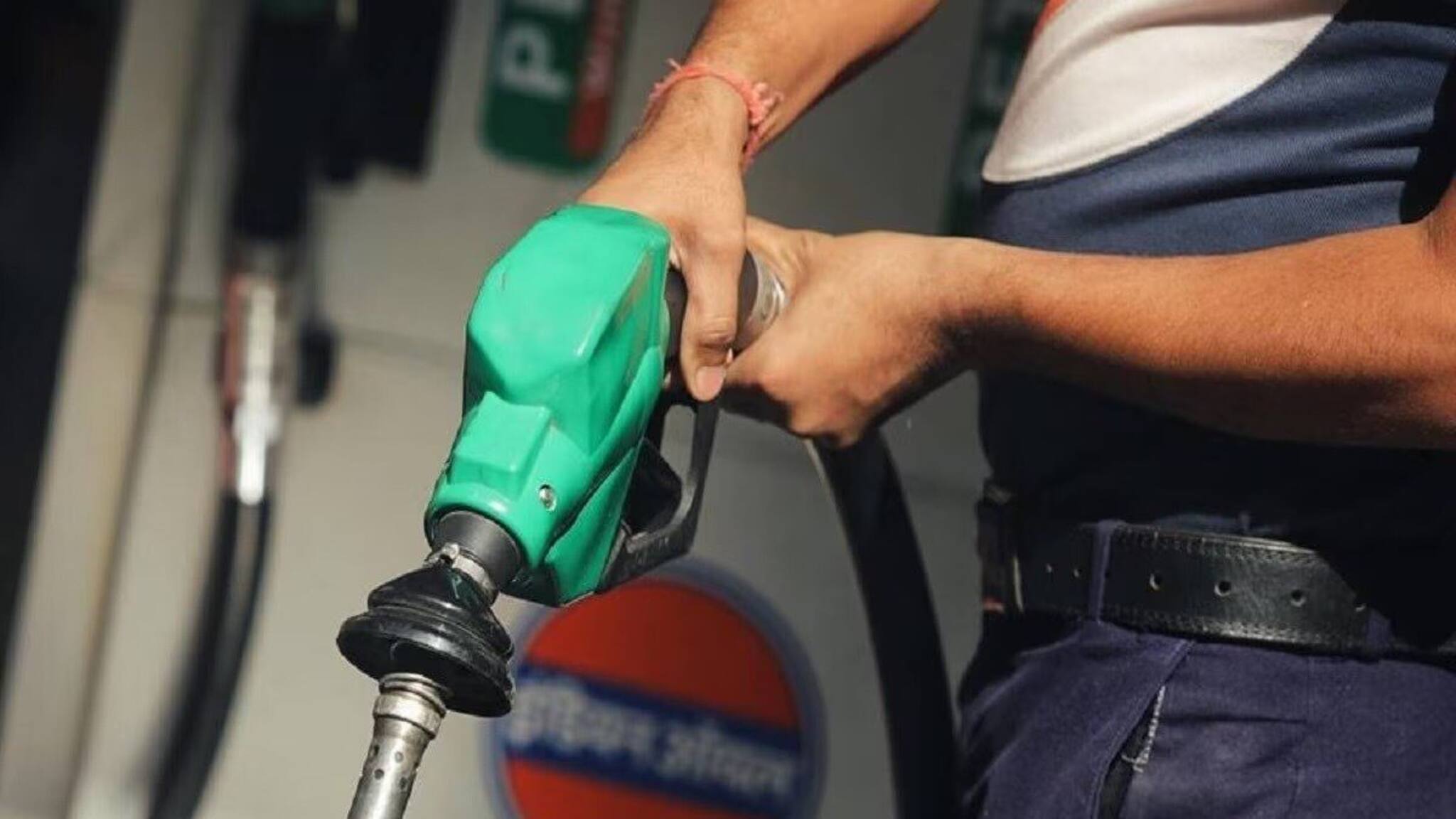 Petrol : রাতে বাইক, গাড়িতে পেট্রোল ভরালে লাভ! এই ধারণা কি সত্যি? আজ জেনে নিন আসল সত্যিটা, একেবারে স্পষ্ট হয়ে যাবে ধারণা