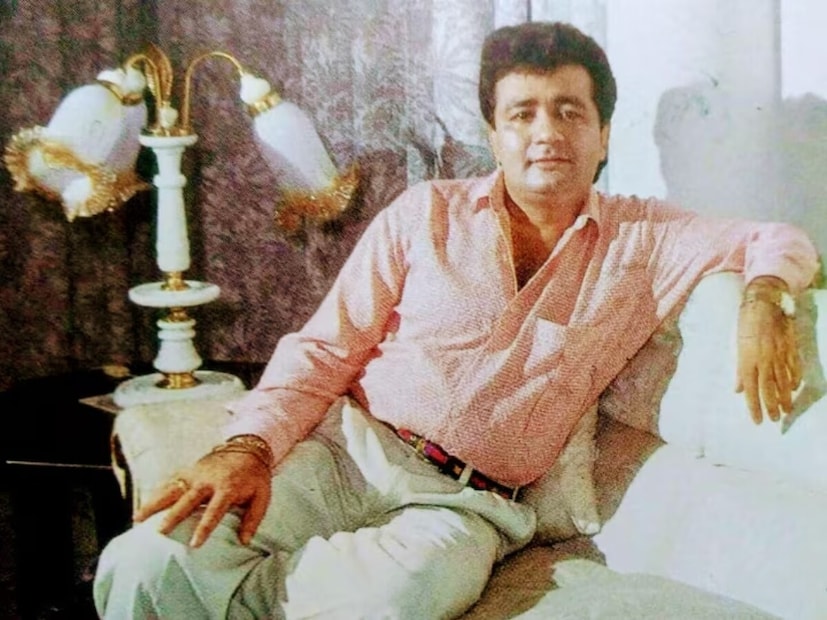 *হুরুন ইন্ডিয়া রিচ লিস্ট ২০২৪ অনুযায়ী, সবচেয়ে ধনী ভারতীয়রা বলিউড-সহ বিভিন্ন শিল্প থেকে এসেছেন। ফিল্ম ইন্ডাস্ট্রি থেকে এই তালিকার শীর্ষে রয়েছে টি-সিরিজ গ্রুপের মালিক ভূষণ কুমারের পরিবার। তাঁদের মোট সম্পদের পরিমাণ প্রায় ১০,০০০ কোটি টাকা (১.২ বিলিয়ন টাকারও বেশি)। অর্থাৎ কুমার পরিবার আনুষ্ঠানিকভাবে বলিউডের সবচেয়ে ধনী বলিউড পরিবারের খেতাব অর্জন করেছে।