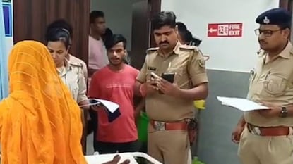 স্বামী-স্ত্রী দু'জনেই মদে চুর হয়ে ঘটালেন বিপদ স্বামী-স্ত্রী দু'জনেই মদে চুর হয়ে ঘটালেন বিপদ