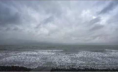 অতিভারী বৃষ্টির সতর্কতা:গুজরাত, কেরল, মাহে, মারাঠাওয়ারা, রয়েলসীমা, বিদর্ভ এবং মধ্যপ্রদেশে অতি ভারী বৃষ্টির সতর্কতা জারি করা হয়েছে।