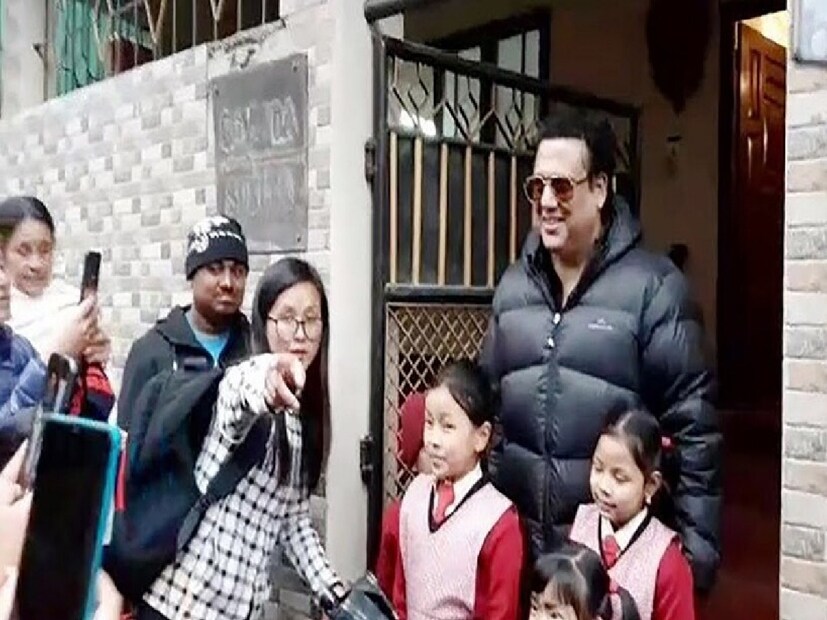 অনেকেরই জানা নেই দার্জিলিংয়ের ঘুম-এর জলপাহাড় এলাকায় নিজের বাড়ি রয়েছে গোবিন্দার। সেখানেই বছরে কয়েকটা দিন স্ত্রী সুনীতার সঙ্গে নিরিবিলিতে কাটিয়ে যান গোবিন্দা।