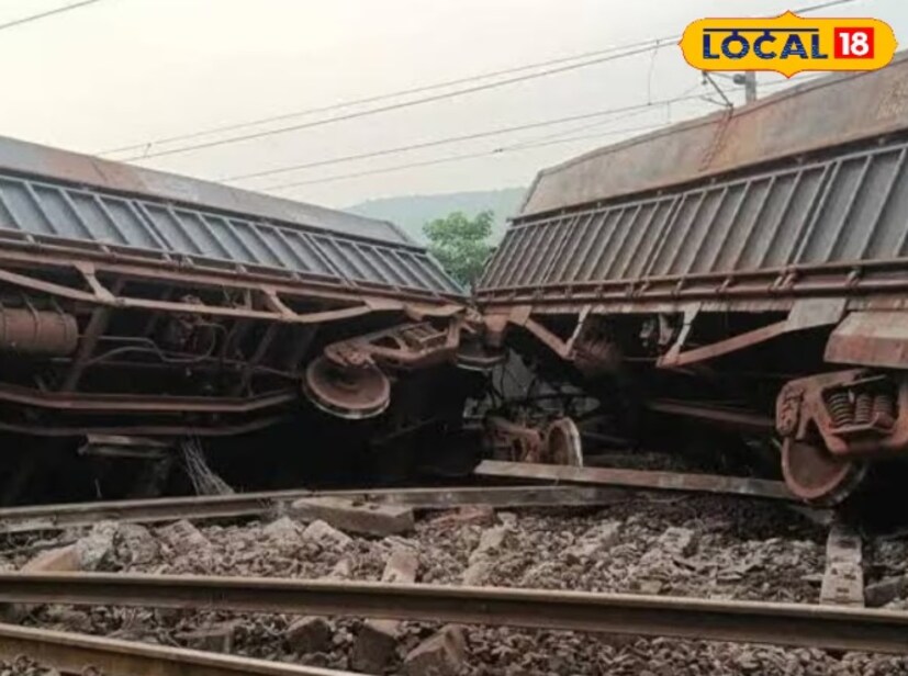 পুরুলিয়া : আদ্রা ডিভিশনের চান্ডিলে ট্রেন দুর্ঘটনায় লাইনচ্যুত একসঙ্গে দুটি মালগাড়ি। দুর্ঘটনার জেরে দক্ষিণ-পূর্ব রেলের আদ্রা ডিভিশনের পুরুলিয়া চান্ডিল শাখায় এখনও পর্যন্ত রেল পরিষেবা বিপর্যস্ত। শুক্রবার গভীর রাতে চান্ডিল রেল স্টেশনে ঘটা এই দুর্ঘটনায় শনিবার ২০টিরও বেশি যাত্রীবাহী ট্রেন বাতিল করেছিল রেল। এদিন রবিবার আবারও নতুন করে সাতটি গুরুত্বপূর্ণ ট্রেন বাতিল করল রেল। যাত্রাপথ সংক্ষিপ্ত করা হয়েছে পাঁচটি ট্রেনের। (শান্তনু দাস)
