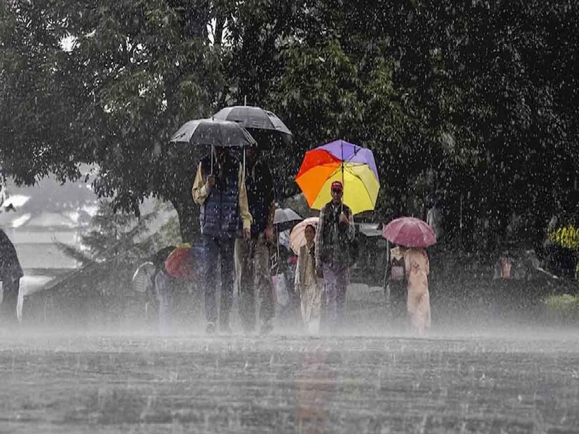 কলকাতায় বজ্রবিদ্যুৎ সহ ঝড় বৃষ্টিআগামী দু ঘন্টায় বজ্র-বিদ্যুৎ সহ ঝড়-বৃষ্টির সতর্কতা। রাজ্যের চার জেলায় বজ্র-বিদ্যুৎ-সহ বৃষ্টির সতর্কতা। কলকাতা, হাওড়া, দক্ষিণ চব্বিশ পরগনা এবং পূর্ব মেদিনীপুর জেলাতে ঝড়-বৃষ্টির পূর্বাভাস। বজ্রবিদ্যুৎসহ হালকা থেকে মাঝারি বৃষ্টির সম্ভাবনা। বৃষ্টির সঙ্গে দমকা ঝোড়ো বাতাস। ৩০ থেকে ৪০ কিলোমিটার গতিতে বইতে পারে বাতাস। আলিপুর আবহাওয়া দফতরের সতর্কবার্তা। Photo- File 